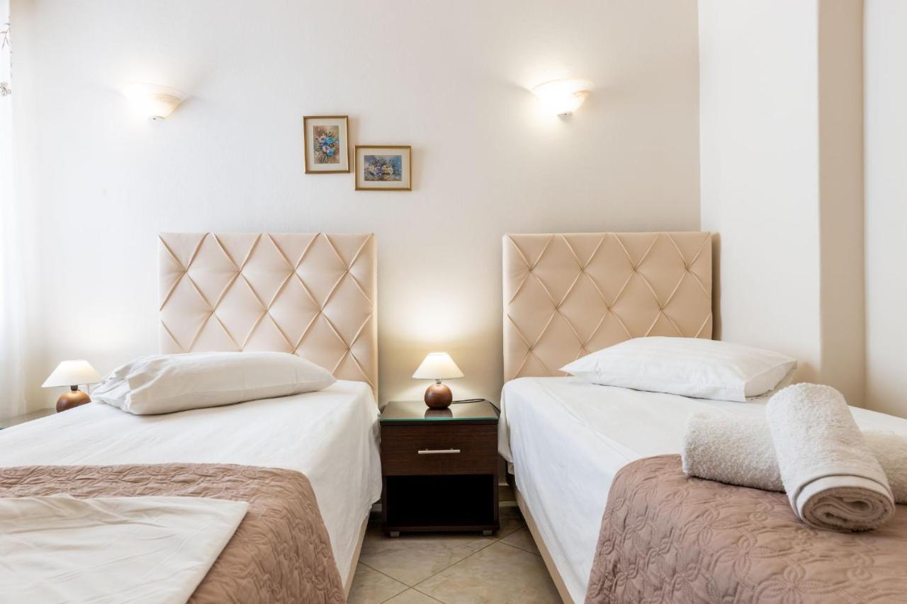 Villa Town House For 6-16 With Ac Paro Esterno foto